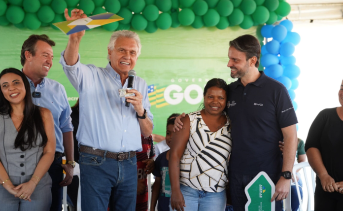 Governador Ronaldo Caiado entrega custo zero em Goiás