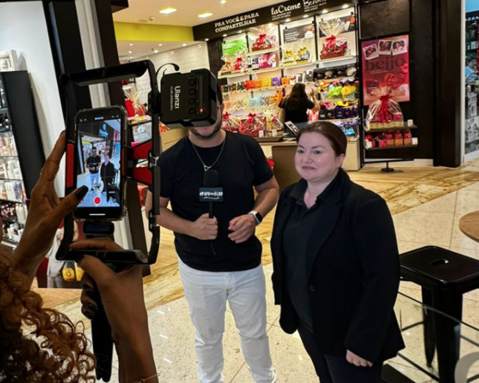 Eldo Gomes faz divulgação do dia dos namorados do Águas Claras Shopping