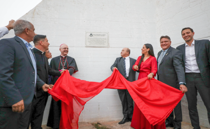 Governador Ibaneis Rocha Participa da Reativação dos Sinos da Catedral de Brasília Após 6 Anos de Silêncio