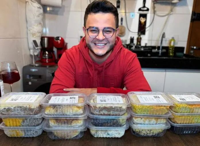 Saiba mais Clover Detox - Marmitas Fitness e Alimentação Saudável Unidade Taguatinga: QI 09, Lote 84, próximo ao SESI Segunda a sexta: 9h às 19h Sábado: 8h às 16h Domingo: 9h às 15h Pedidos e entregas Peça pelo WhatsApp: https://wa.link/co2c0x Acesse o site oficial: https://cloverdetox.com Instagram: @cloverdetox