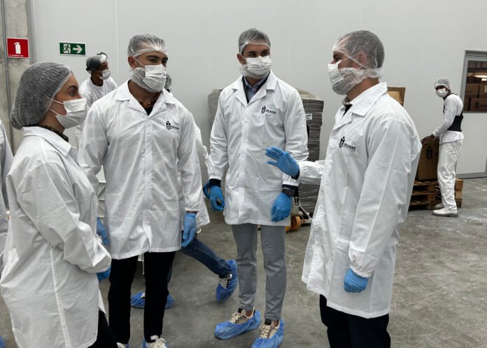 Diretor da Anvisa visita nova fábrica da Soldiers Nutrition