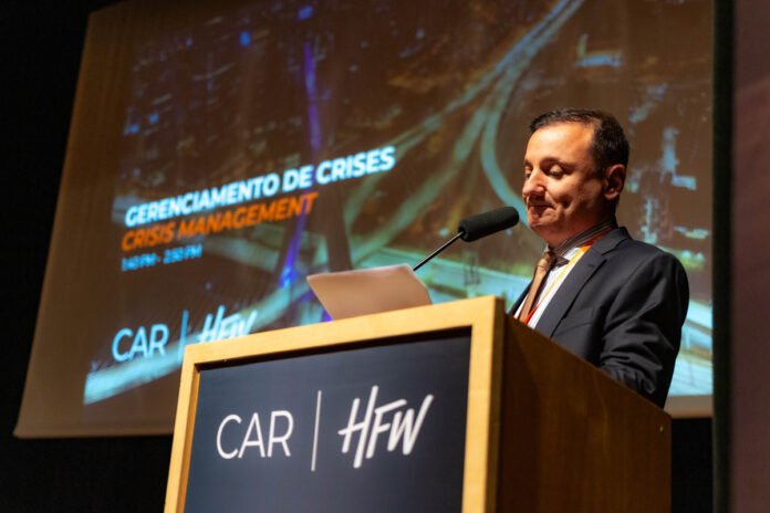 Lei de seguros, IA e conflitos pautam evento internacional