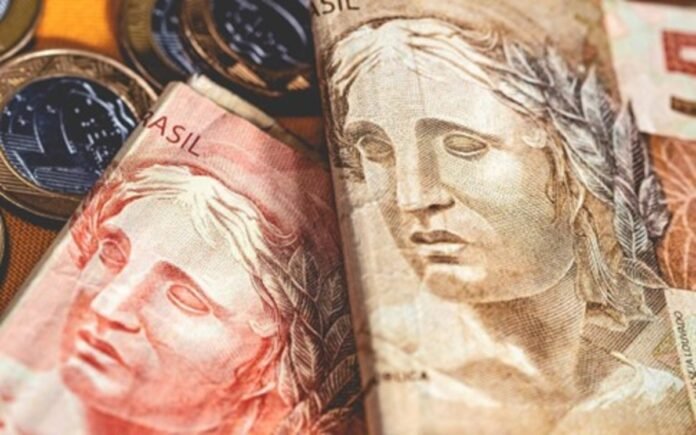 Troco no varejo: metade dos brasileiros prevê fim do papel-moeda