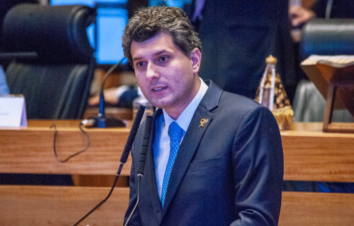 Deputado Eduardo Pedrosa propõe homenagem a líderes evangélicos do DF