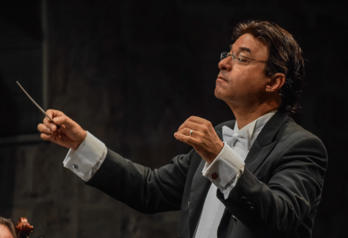 Maestro Cláudio Cohen recebe título de Embaixador da Paz e