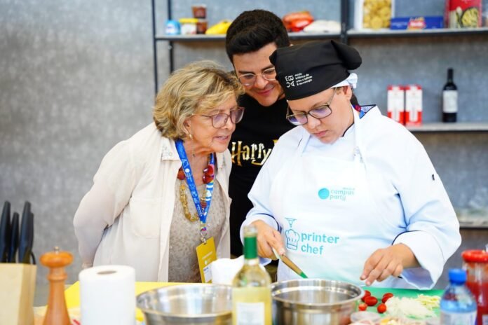 Maria Célia Leão, mãe da governadora do DF e o amigo YouTuber e Influenciador de Brasília @EldoGomes participam do Printer Chef