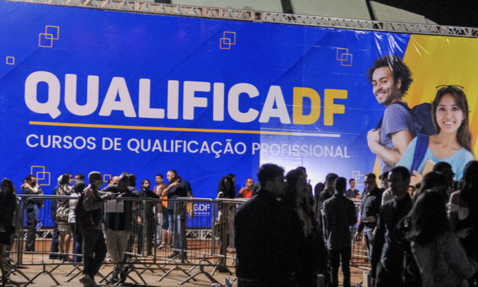 Inscrições ocorrem de 6 de fevereiro a 2 de março de 2026 e contemplam áreas como administração, serviços, indústria, tecnologia e inovação