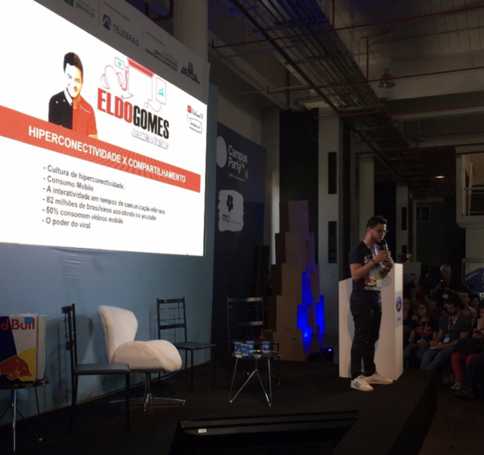 A trajetória dos influenciadores de Brasília passa, inevitavelmente, por eventos que conectam inovação, comunicação e criatividade. E a Campus Party Brasília se consolidou como um desses grandes palcos. Entre os nomes que marcaram presença ao longo dos anos está o jornalista e criador de conteúdo @EldoGomes, que construiu uma jornada consistente entre tecnologia e turismo. A participação começou em 2017, quando Eldo esteve no evento como creator, vivenciando de perto a dinâmica da produção digital dentro de um dos maiores encontros de tecnologia do mundo. Já em 2018, no Estádio Nacional de Brasília (Arena BRB), deu um salto importante ao assumir o papel de palestrante, compartilhando sua história como influenciador e mostrando, na prática, como transformar conteúdo em conexão com o público. Desde então, sua presença se tornou frequente e estratégica. Eldo passou a atuar também como host de palcos, conduzindo debates, entrevistando convidados e ampliando discussões sobre o universo digital. A atuação reforça seu posicionamento como um dos criadores que transitam com naturalidade entre diferentes áreas — da tecnologia ao turismo, segmento em que também é referência com a coluna #ViagensDoEldo. Ao longo de nove anos de participação, a Campus Party Brasília foi cenário de crescimento profissional, visibilidade e networking. Mais do que palestras e conteúdos, o evento proporcionou encontros, parcerias e amizades dentro do ecossistema de inovação da capital. A história de @EldoGomes na Campus Party reflete um movimento maior: o amadurecimento dos influenciadores de Brasília, que hoje ocupam espaços relevantes, produzem conteúdo de impacto e ajudam a contar as transformações digitais da cidade para o Brasil.