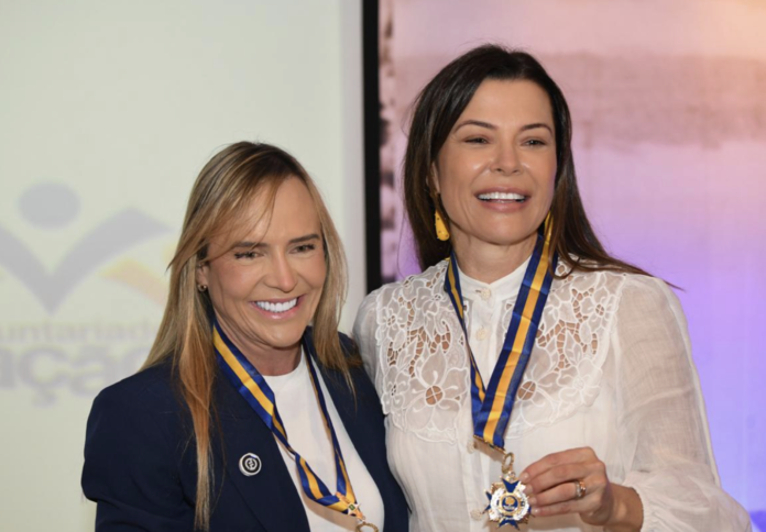 Celina Leão e Marcela Passamani com o Mérito da Cidadania