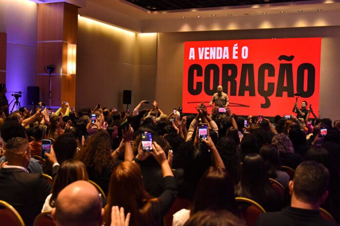 Empresas ampliam investimentos em treinamento de vendas