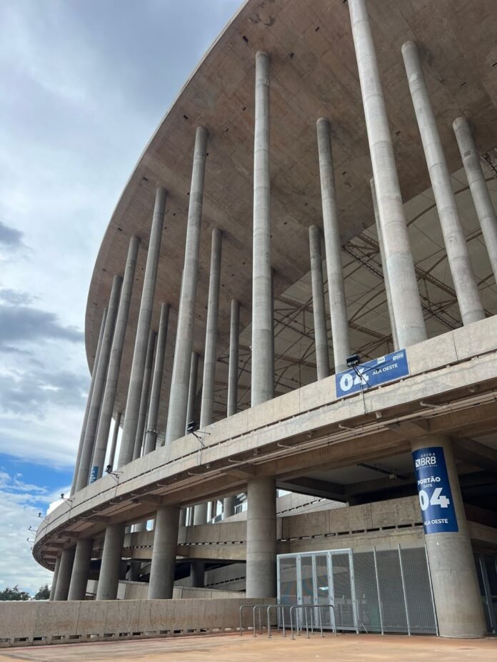 monumental architectural columns in brasilia
