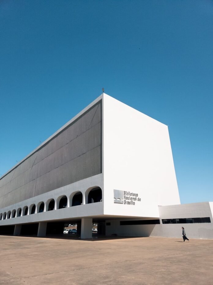 modern architecture of biblioteca nacional de brasilia