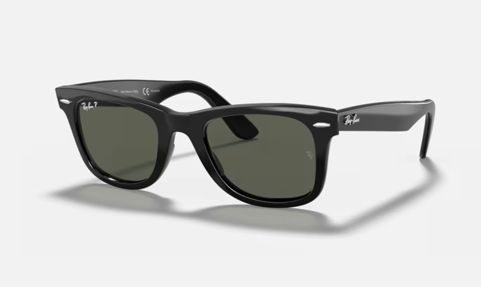 Ray-Ban Original Wayfarer Classic ganha destaque com lentes verdes polarizadas